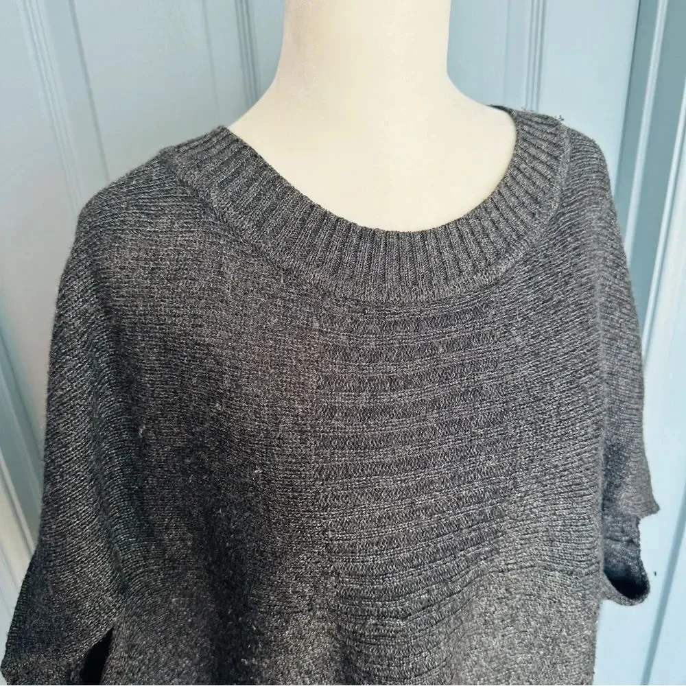 Juicy Couture Women's Grey Oversized Sleeveless Knit Crew Neck Sweater - Picture 4 of 9